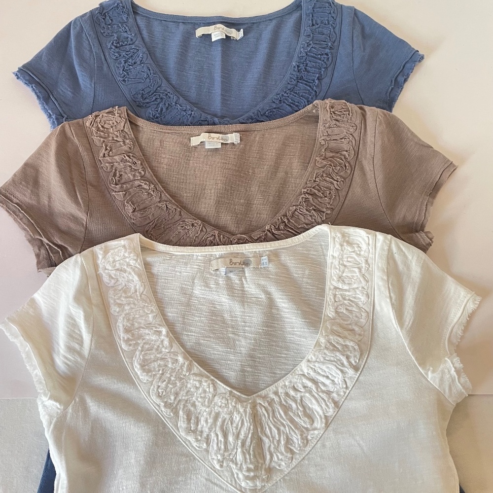 Boden Set of 3 Ruffle Vee Neck Cotton Tees Size 2 White Blue Brown